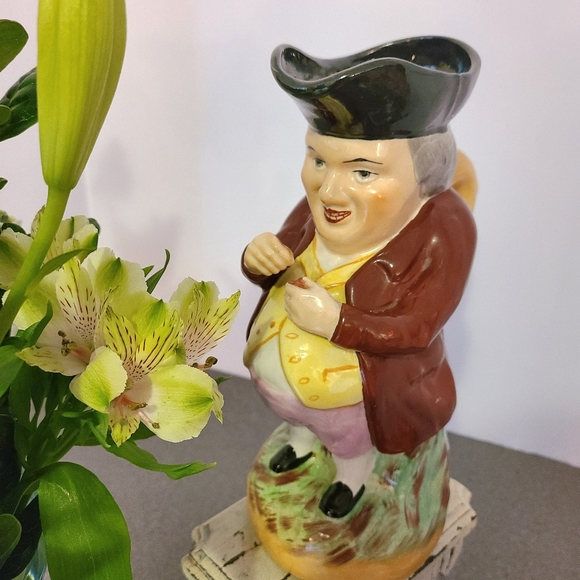 Toby Jug English Ceramic Staffordshire Snuff Taker Size 9.5" tall x 6" wide - Picture 6 of 10